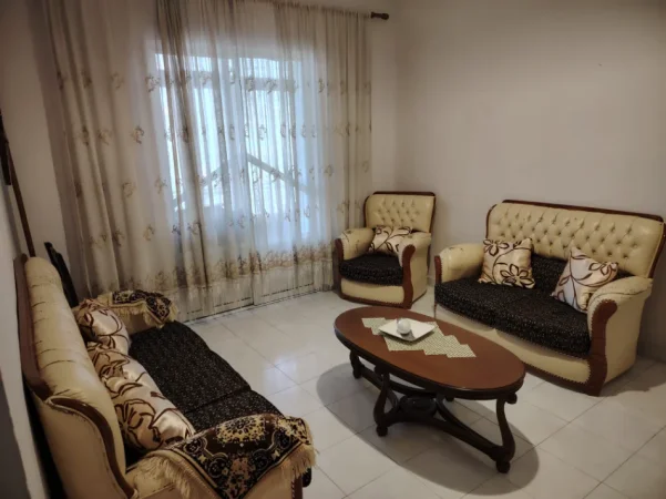 Elbasan, jepet me qera apartament 2+1+Aneks+Ballkon Kati 3, 65 m² 300 € (Qender - Bulevardi Qemal Stafa)