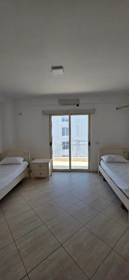 Tirane, jepet me qera apartament 3+1+Aneks+Ballkon Kati 7, 600 € (Stacioni i trenit)