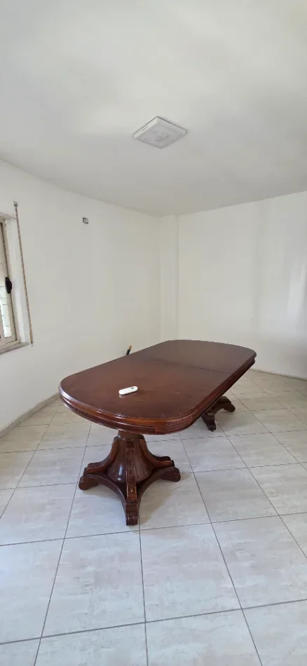 Tirane, jepet me qera apartament 3+1+Aneks+Ballkon Kati 7, 600 € (Stacioni i trenit)