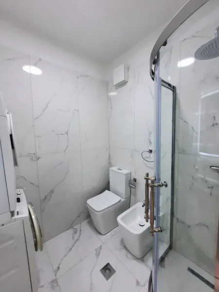 Tirane, jepet me qera garsonier 1+1 Kati 5, 43 m² 450 € 