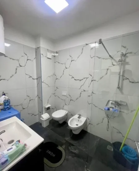 Tirane, jepet me qera apartament 1+1 Kati 8, 66 m² 500 € 