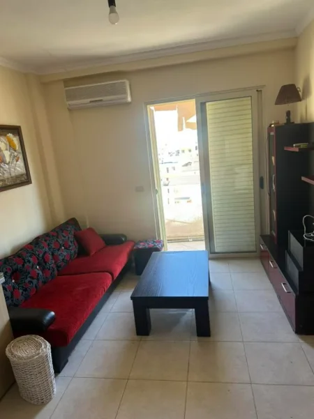 Radhime - Orikum, jepet me qera apartament 1+1 Kati 5, 40 m² 500 € (Pallatet ngjitur me Hotel Adriatik)