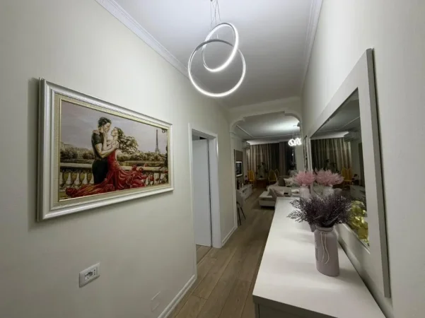 Tirane, jepet me qera apartament 3+1+Ballkon Kati 3, 92 m² 1.200 € (Rruga Njazi Demi)