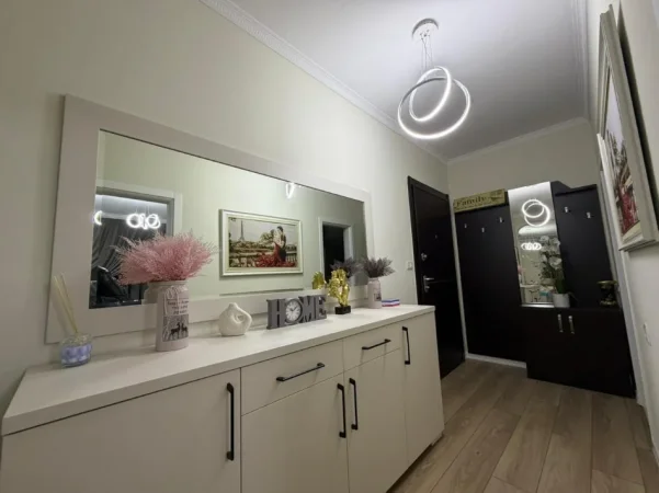 Tirane, jepet me qera apartament 3+1+Ballkon Kati 3, 92 m² 1.200 € (Rruga Njazi Demi)