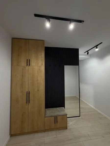 Tirane, jepet me qera apartament 1+1+Ballkon Kati 3, 65 m² 550 € (Teodor keko)