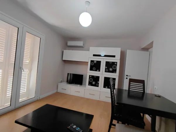 Tirane, jepet me qera apartament 1+1+Ballkon Kati 2, 54 m² 500 € (Myrteza topi)