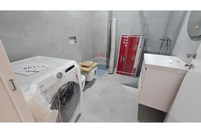 Tirane, jepet me qera apartament 2+1+Ballkon , 1.800 € (Lake View Residences, Liqeni i Tiranes)