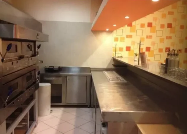 Tirane, shitet nga Pronari, pa-komision ambjent biznesi Kati 0, 97 m² 200.000 € (Rruga Shkelqim Fusha)