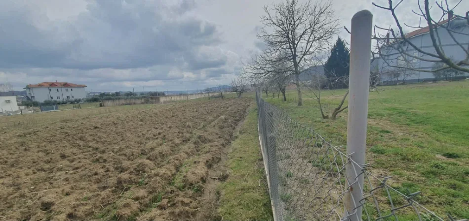 Tirane, shitet truall , 10.000 m² 1.000.000 € (vore)