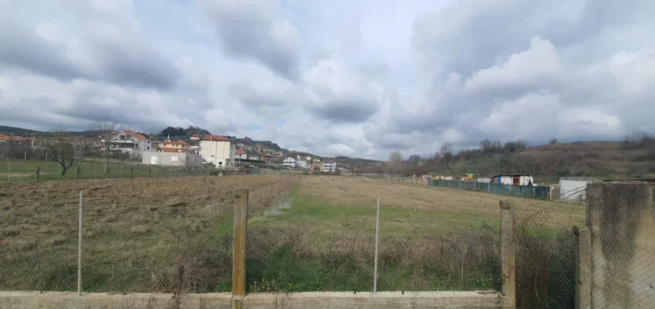 Tirane, shitet truall , 10.000 m² 1.000.000 € (vore)