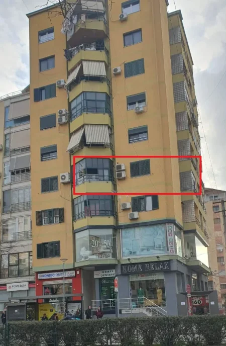 Tirane, shitet nga Pronari, pa-komision apartament 2+1+Ballkon Kati 3, 81 m² 220.000 € (21 DHJETORI)