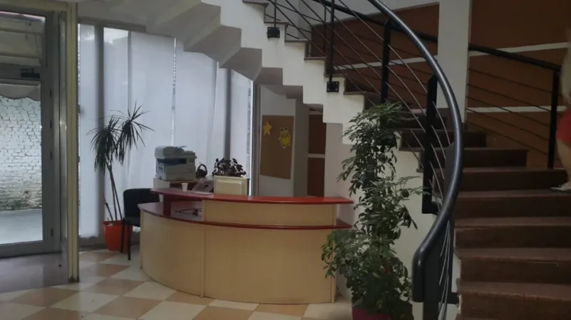 Tirane, jepet me qera zyre Kati 1, 72 m² 1.100 € (Rruga Hoxha Tahsin)