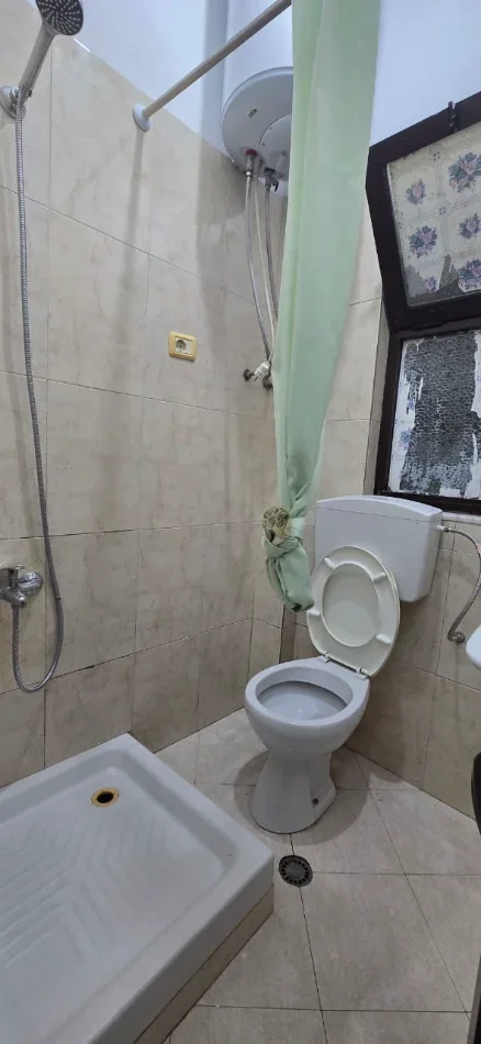 Tirane, jepet me qera shtepi 1+1 Kati 1, 50 m² 330 € (Rruga "Petrela")