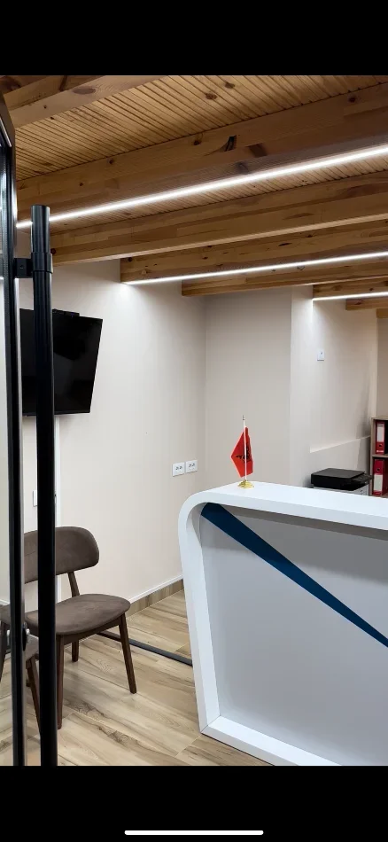 Lezhe, jepet me qera ambjent biznesi Kati 1, 30 m² (Lagjja Varosh,prane vodafonit)