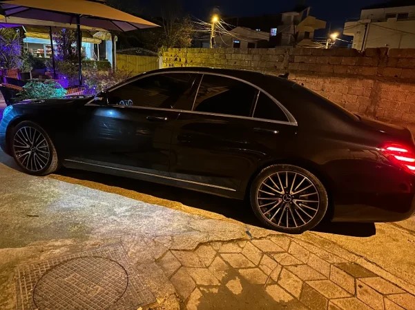 Tirane, shes makine Mercedes W222 look 2020 Nafte, e zeze automatik Klima 250.000 km 24.000 €