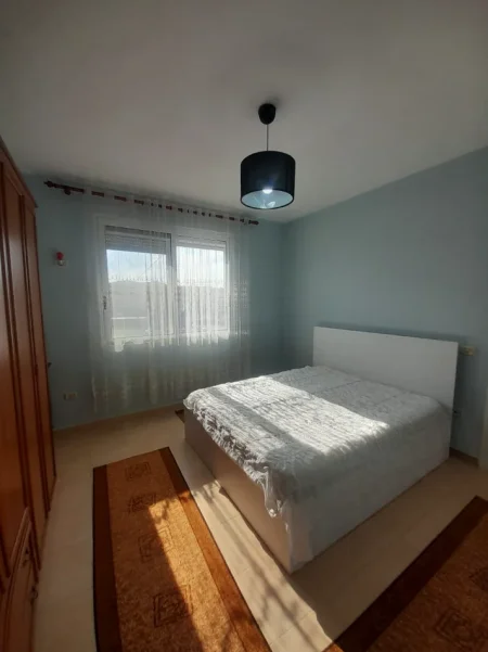 Tirane, jepet me qera apartament 1+1+Ballkon Kati 7, 70 m² 400 € (Kompleksi Fratari, Astir ,Tiranë)