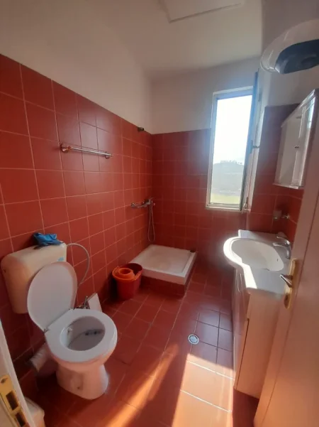 Tirane, jepet me qera apartament 1+1+Ballkon Kati 7, 70 m² 400 € (Kompleksi Fratari, Astir ,Tiranë)