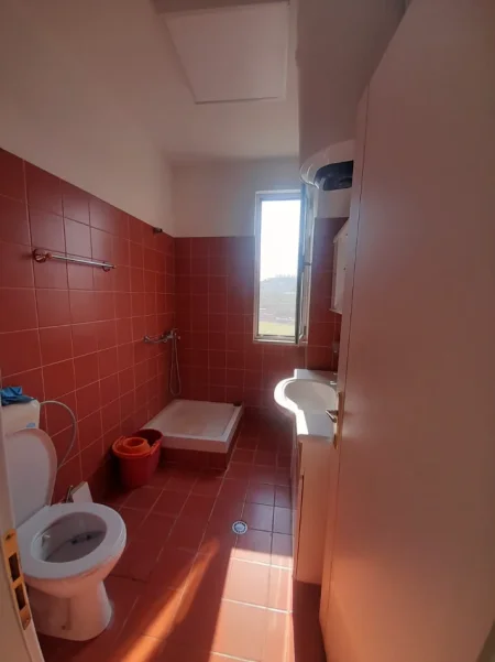 Tirane, jepet me qera apartament 1+1+Ballkon Kati 7, 70 m² 400 € (Kompleksi Fratari, Astir ,Tiranë)