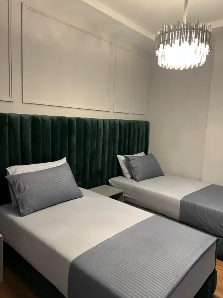 Tirane, jepet me qera apartament 2+1+Ballkon Kati 3, 106 m² 1.200 € (Tegu)