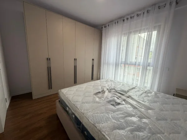 Tirane, jepet me qera apartament 1+1+Ballkon Kati 5, 60 m² 700 € (Filip jano)