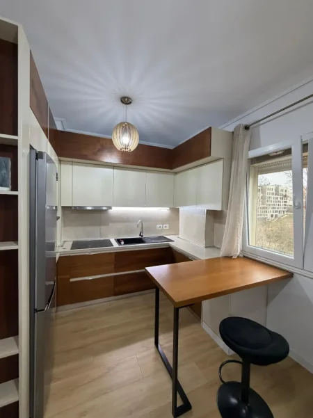 Tirane, jepet me qera apartament 2+1+Ballkon Kati 2, 90 m² 700 € (Rruga shyqyri brari)