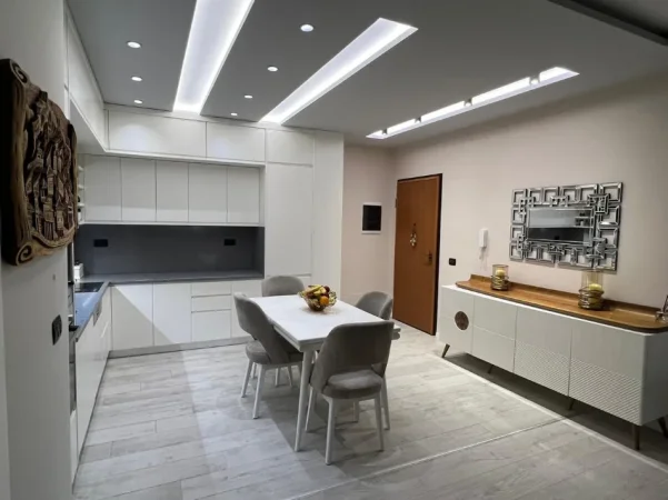 Tirane, jap me qera apartament 2+1+Ballkon Kati 1, 100 m² 900 € (Rruga liqeni thate)