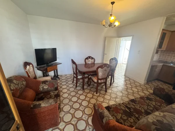 Tirane, jepet me qera apartament 3+1+Ballkon Kati 3, 100 m² (Ish Stacioni fundit Tr se Re te Mulliri)