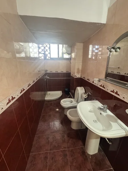 Tirane, jepet me qera apartament 3+1+Ballkon Kati 3, 100 m² (Ish Stacioni fundit Tr se Re te Mulliri)
