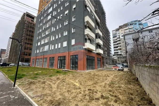 Tirane, jepet me qera dyqan , 130 m² 1.200 € (Rruga Dritan Hoxha, Tiranë)