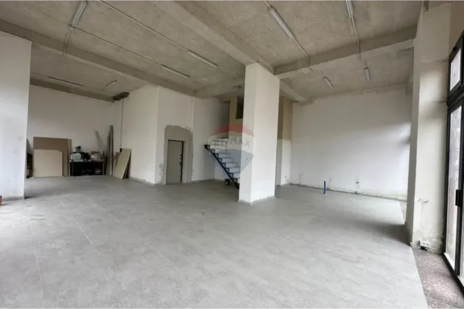 Tirane, jepet me qera dyqan , 130 m² 1.200 € (Rruga Dritan Hoxha, Tiranë)