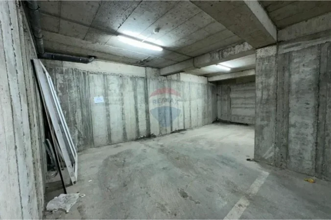 Tirane, jepet me qera dyqan , 130 m² 1.200 € (Rruga Dritan Hoxha, Tiranë)