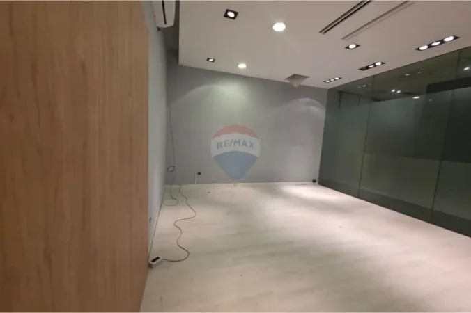 Tirane, jepet me qera dyqan , 40 m² 850 € 