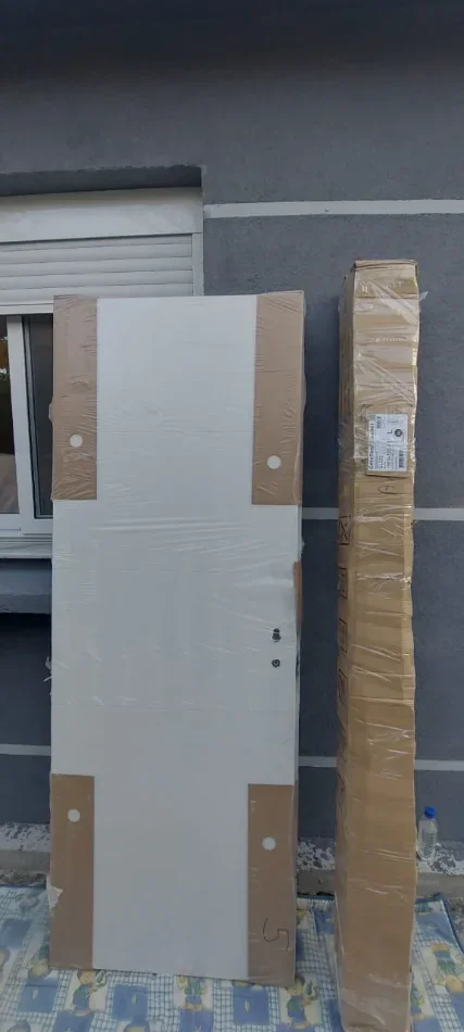 Vlore, okazion Shes Dere te brendshme ,i ri , 155€(i diskutueshem)