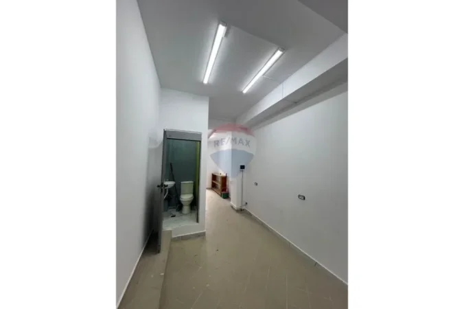 Tirane, jepet me qera dyqan , 23 m² 360 € (Kodra e Diellit, Tiranë)