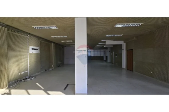 Tirane, jepet me qera zyre , 350 m² 3.000 € (Rruga Budi, Tiranë)
