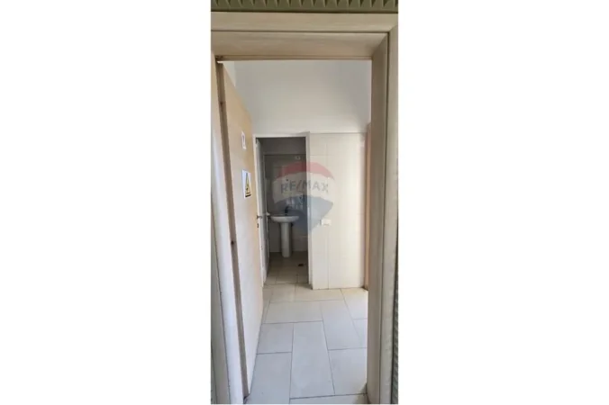 Tirane, jepet me qera zyre , 350 m² 3.000 € (Rruga Budi, Tiranë)