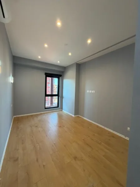 Tirane, jepet me qera zyre Kati 10, 110 m² 1.000 € (21 Dhjetori)