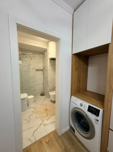 Tirane, jepet me qera apartament 1+1+Ballkon Kati 5, 60 m² 500 € (Rr kole koci)