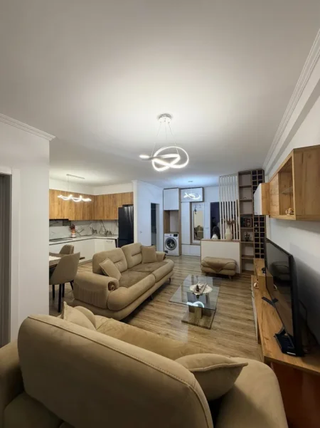 Tirane, jepet me qera apartament 1+1+Ballkon Kati 5, 60 m² 500 € (Rr kole koci)