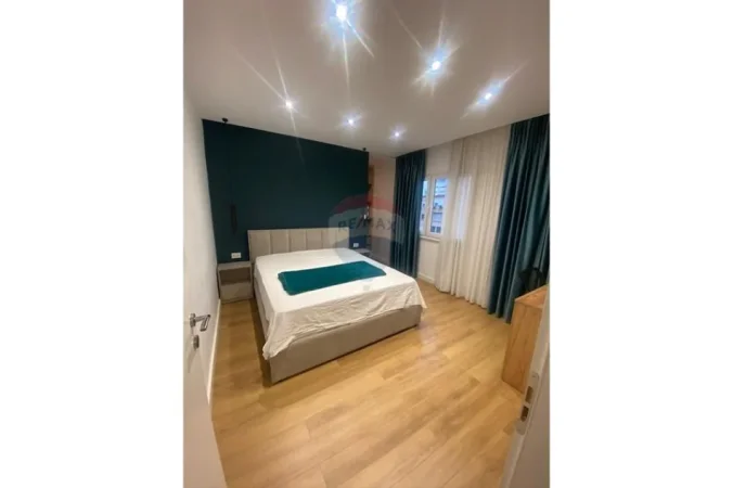 Tirane, jepet me qera apartament , 50 m² 600 € (Pazari I Ri)