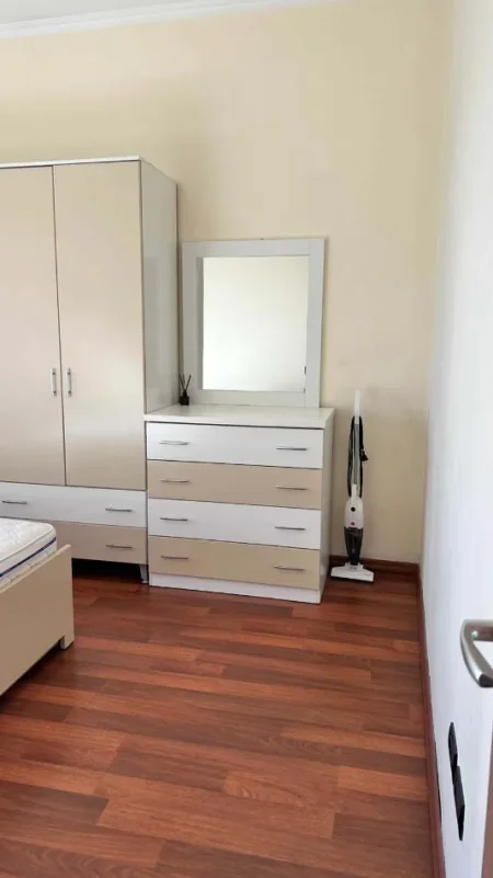 Tirane, jepet me qera apartament 1+1+Ballkon Kati 7, 60 m² 800 € (Rruga Hoxha Tahsin)