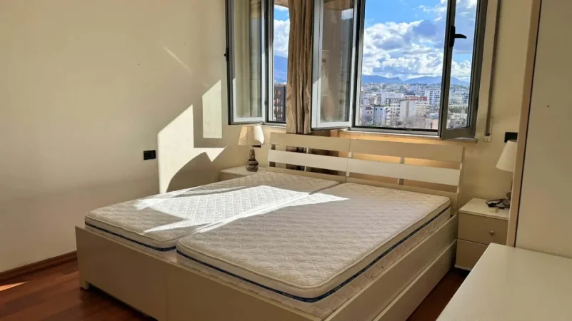 Tirane, jepet me qera apartament 1+1+Ballkon Kati 7, 60 m² 800 € (Rruga Hoxha Tahsin)
