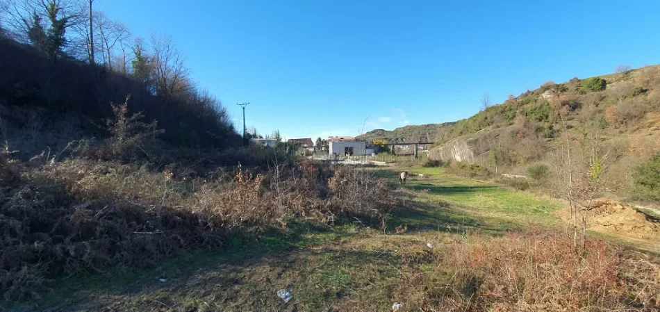 Tirane, shitet toke , 2.523 m² (Ibe e poshtme)