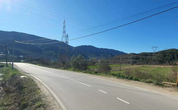 Tirane, shitet truall , 1.400 m² (Ibe e poshtme)