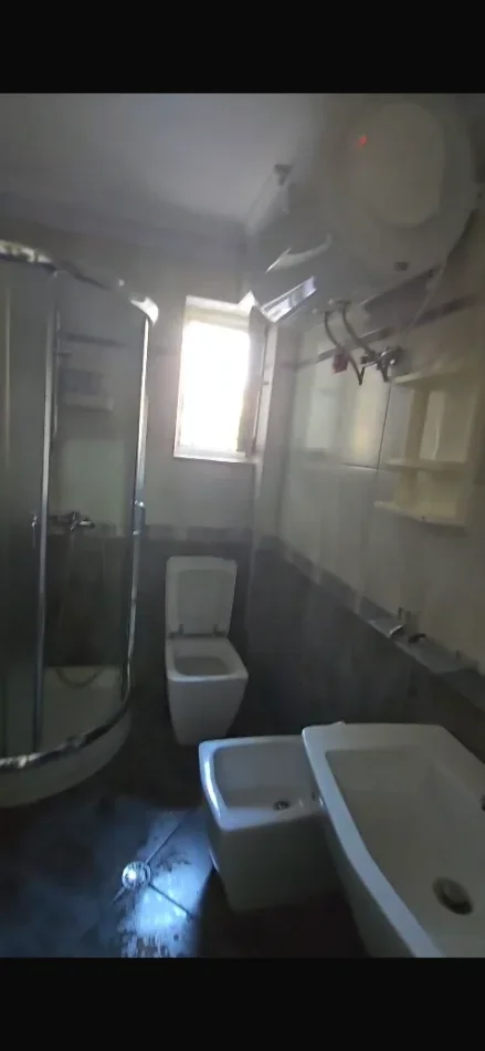 Tirane, jepet me qera apartament 2+1 Kati 2, 75 m² 700 € (Ali visha)