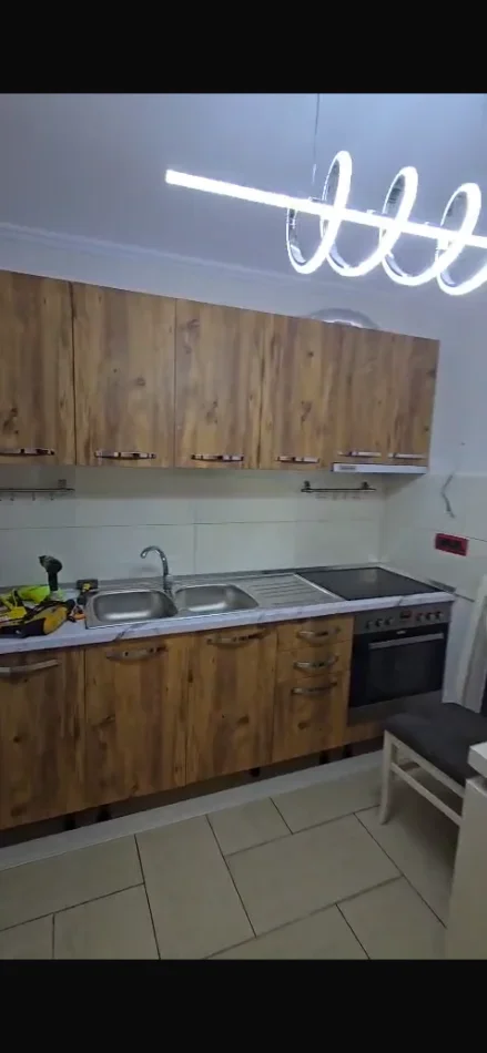 Tirane, jepet me qera apartament 2+1 Kati 2, 75 m² 700 € (Ali visha)