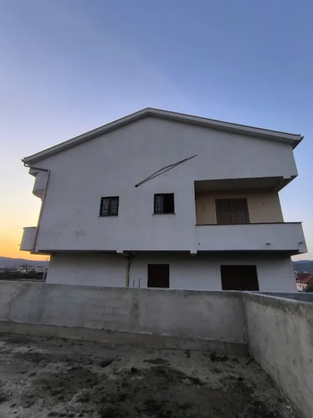 Shqiperi, shitet , (Marikaj,Vorë)