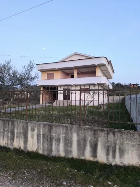 Shqiperi, shitet , (Marikaj,Vorë)