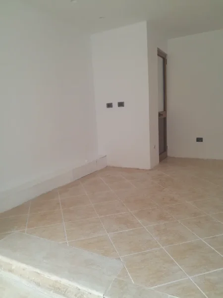 Tirane, jepet me qera Kati 0, 20 m² (Liceu,drejtoria e higjenës)