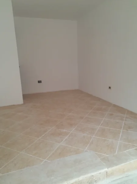 Tirane, jepet me qera Kati 0, 20 m² (Liceu,drejtoria e higjenës)